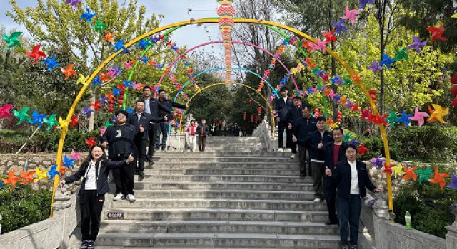 踏青登山，與春同行——安羅高速第二總監(jiān)辦組織清明踏青活動