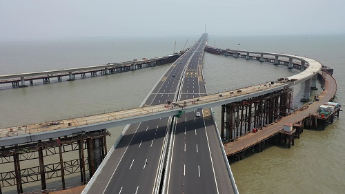 建設(shè)中的青島海灣大橋（?。?jpg